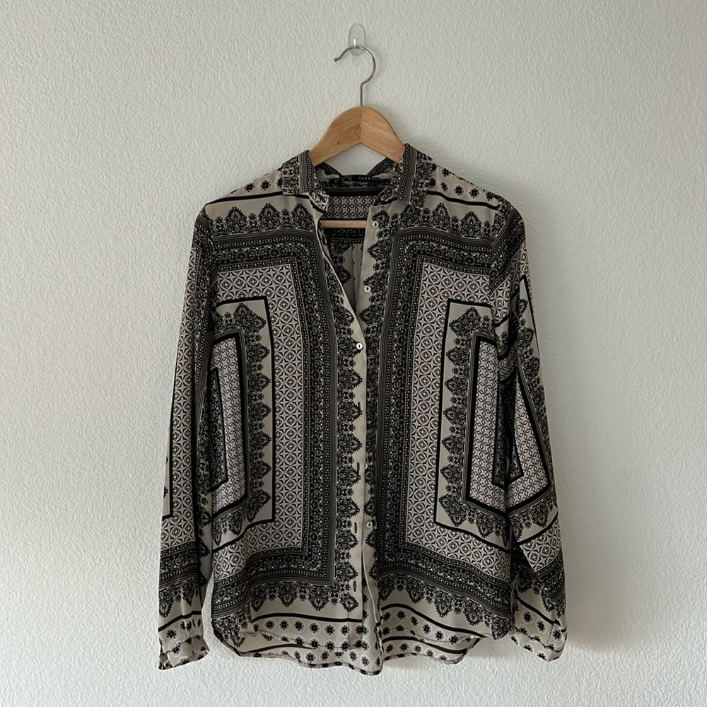 VGUC Zara Scarf Print Long Sleeve Button Down Blouse Size SMALL